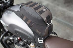 SW MOTECH LEGEND GEAR STRAP TANK BAG LT2. 5.5 L. STRAP FASTE