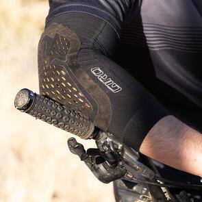 GIRO LOAM ELBOW SLEEVE BLACK