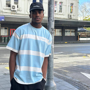 HUFFER STRIPED SS TEE ICE BLUE/CHALK
