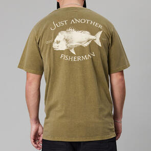 JUST ANOTHER FISHERMAN SNAPPER LOGO TEE LICHEN