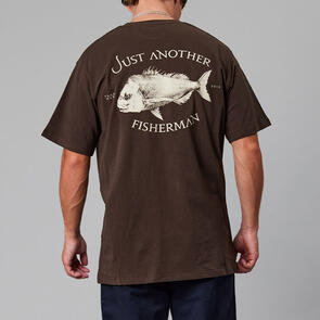 JUST ANOTHER FISHERMAN SNAPPER LOGO TEE BISON