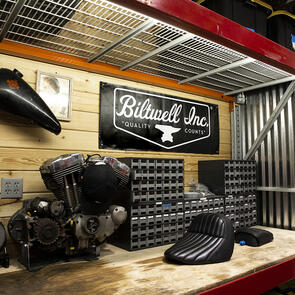 BILTWELL SHOP BANNER SHIELD LOGO [BLACK/WHITE] 123X45CM