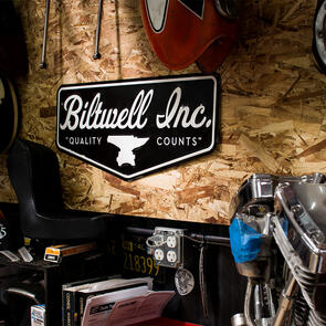 BILTWELL SHOP SIGN [SHIELD BLACK/WHITE] 66X29CM