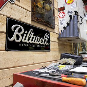 BILTWELL SIGN [SCRIPT BLACK/ALUMINUM] 59X25CM