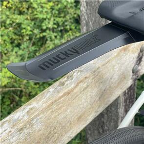 MUCKY NUTZ GUARD MINI BUTT FENDER FOR ROAD, GRAVEL & CX REAR BLACK