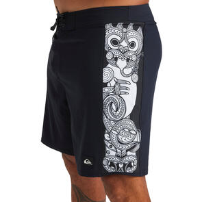 QUIKSILVER X KEHU BUTLER SURFSILK MARAKIHAU ARCH BOARDSHORT 18 BLACK