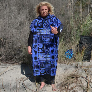 STICKY JOHNSON AOTEAROA HOODED TOWEL BLUE