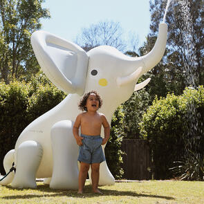 SUNNYLIFE 2026 INFLATABLE GIANT SPRINKLER ELI THE ELEPHANT GREY