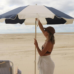 SUNNYLIFE 2026 COMPACT BEACH UMBRELLA MARINE
