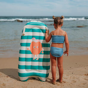 SUNNYLIFE 2026 KIDS SURF MAT POPPY THE PEACH GREEN STRIPE