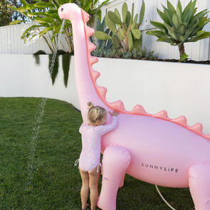 SUNNYLIFE DINO GIANT SPRINKLER INTO THE WILD PINK
