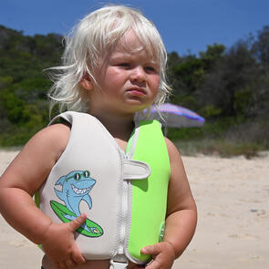 SUNNYLIFE KIDS SWIM VEST SHRED SHARK