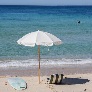 SUNNYLIFE LUXE BEACH UMBRELLA CREAM