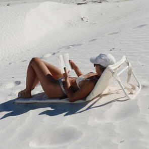 SUNNYLIFE RECLINING BEACH CHAIR CASA CREAM