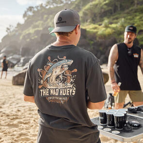 THE MAD HUEYS CATCH FISH SS TEE VINTAGE BLACK