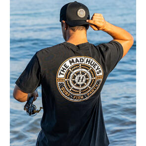 THE MAD HUEYS HUEYS SHIP WHEEL | SS TEE WASHED BLACK