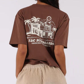 TOWN & COUNTRY SURF SHACK TEE COCOA