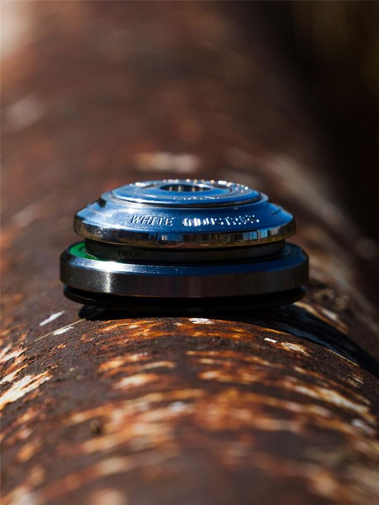 White Industries Headset Is41/Is52 - 1-1/2 Crown Race Black